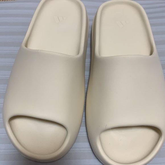 Adidas Yeezy Slide Bone main image 3